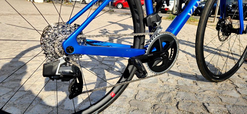 Bicicleta estrada, van rysel, carbono, sram rival 2x12, travão eletronico