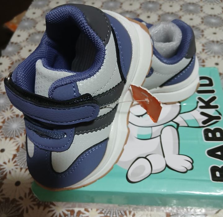 Кросівки для дитини