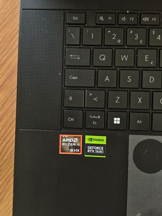 Portátil ASUS ProArt P16 (H7606) 64GB RAM, 2TB MI, Force RTX™ 5070