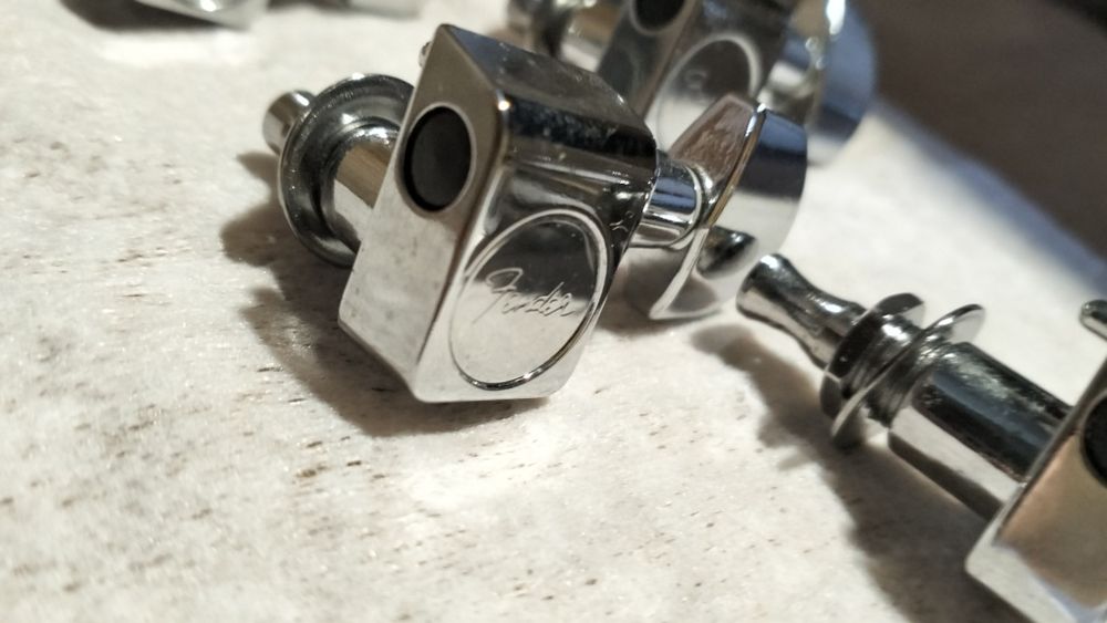 Assessórios variados de guitarra elétrica  e outros