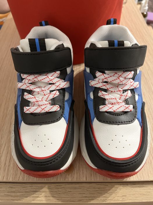 Дитячі кросівки Zara