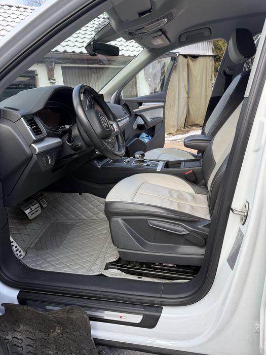 Audi Q 5  z polskiego  salonu sprzedam.