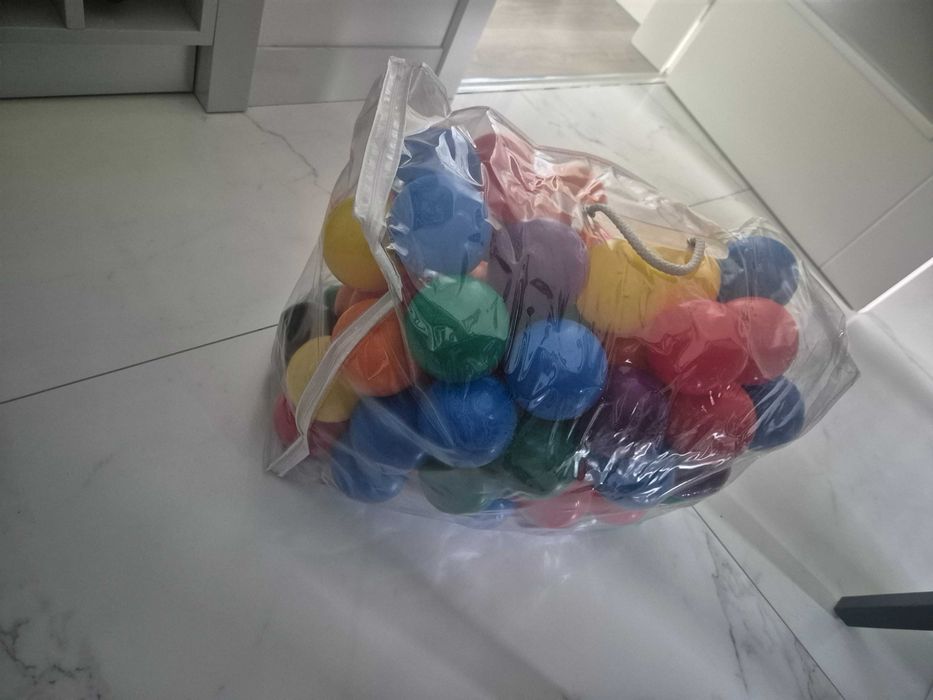 Várias Bolas coloridas criança