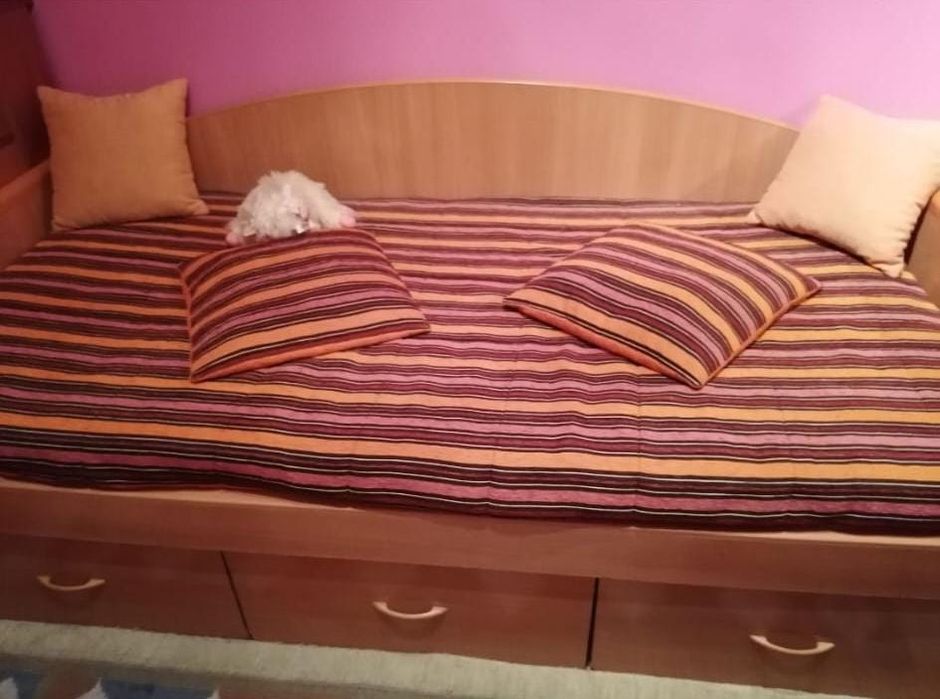 Cama com 3 gavetões e bloco com 3 gavetas