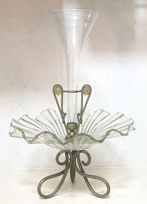 Lindo antigo centro de mesa com suporte Arte Nova