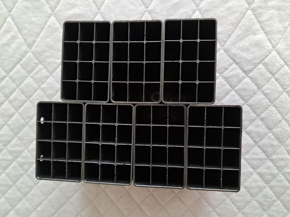 Organizery na markery, 7 sztuk (każdy na 12 markerów)