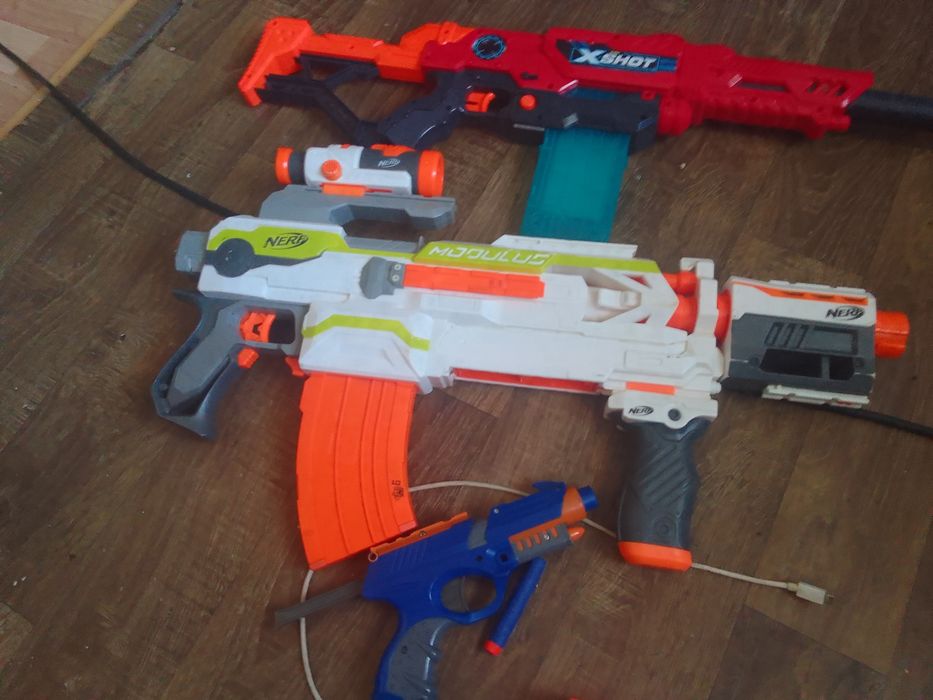 Zestaw pistoletów nerf i inne