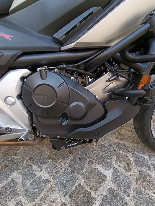 Honda NC750X (2016) – Prata/Cinzento – Excelente Estado + Extras