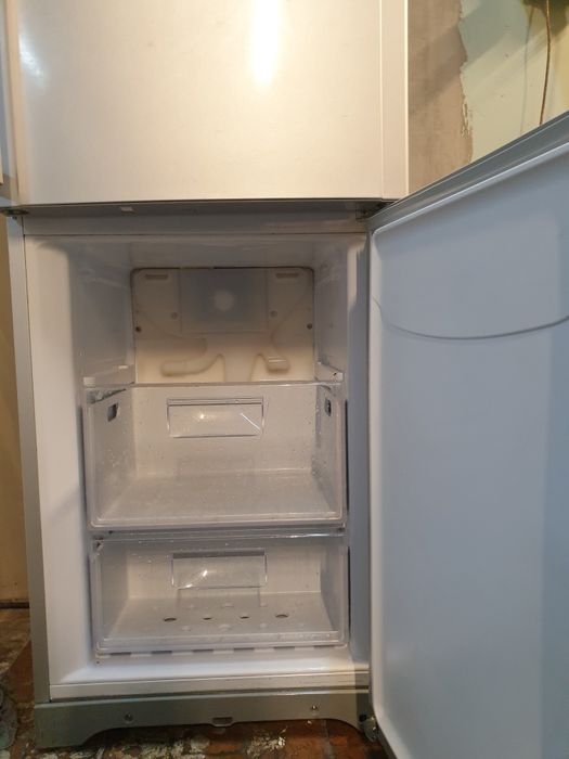 Lodówka Ariston nofrost 187cm po przeglądzie z gwarancja