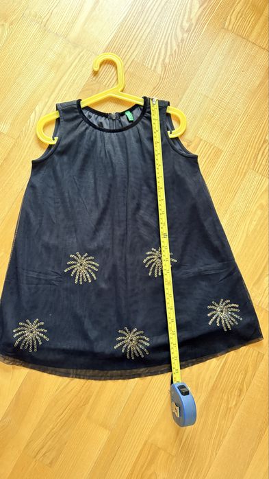 Sukieneczka wieczorowa Benetton rozmiar 110 cm
