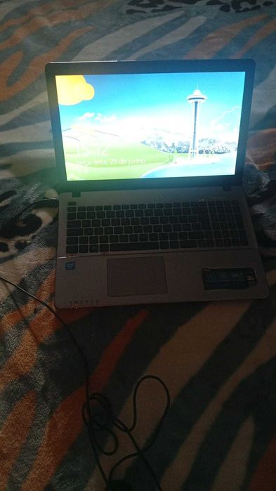 Portatil asus cinzento