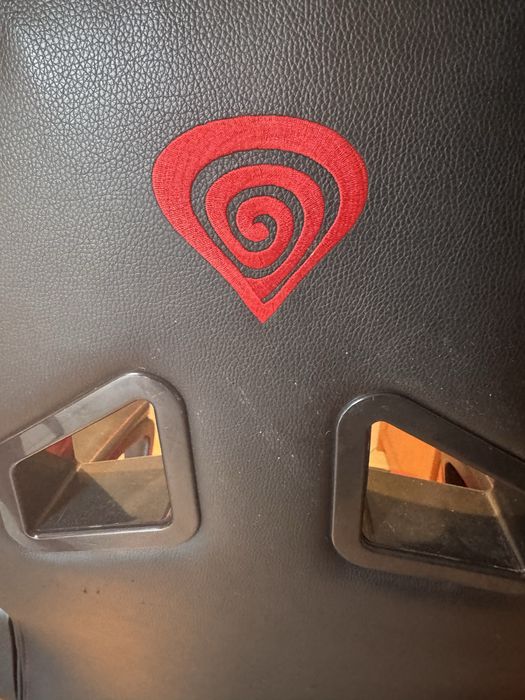 Cadeira Gamer Genesis – Preto e Vermelho (Excelente Estado!)