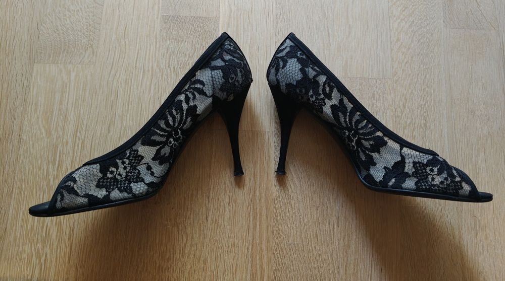 Туфлі Stuart Weitzman