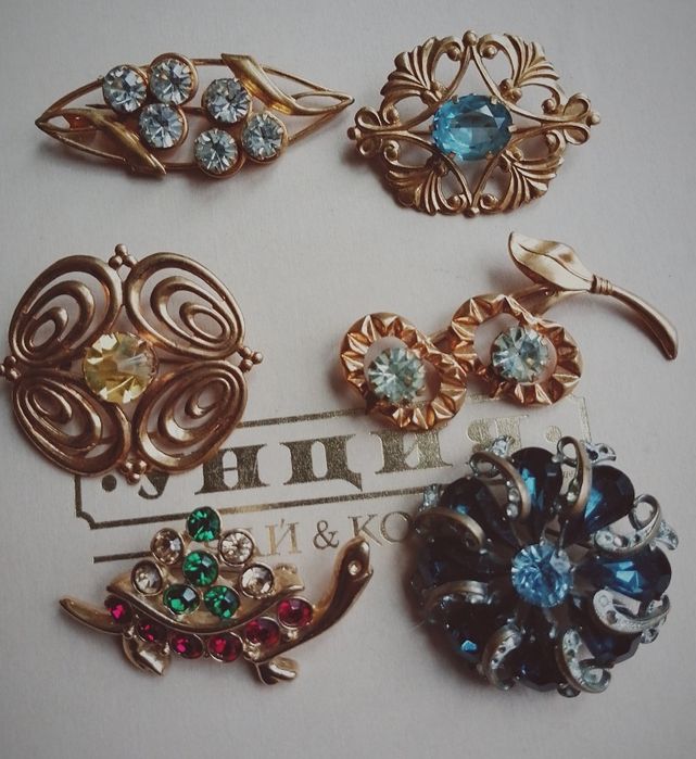 Продам броши винтажние и кулон.