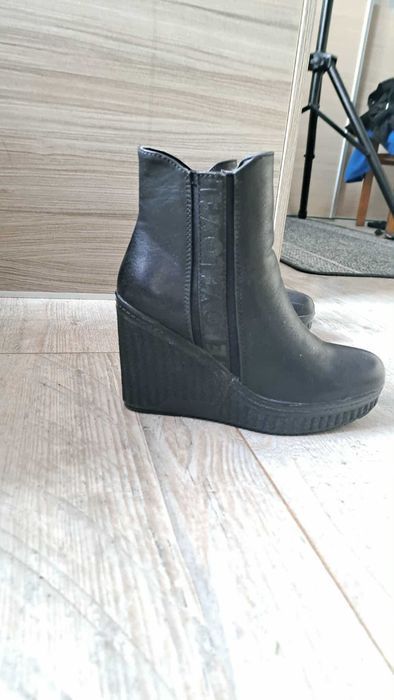 kozaki damskie na koturnie