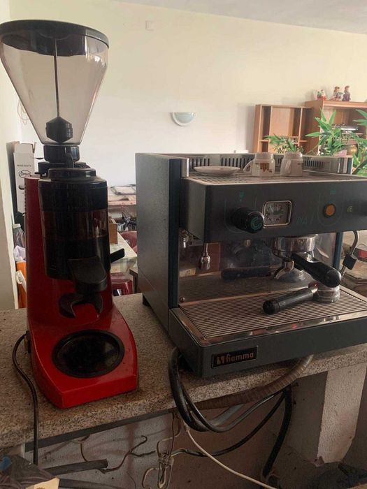 Máquina de Café + Moinho Automático Fiamma – 1 Grupo – COMO NOVA