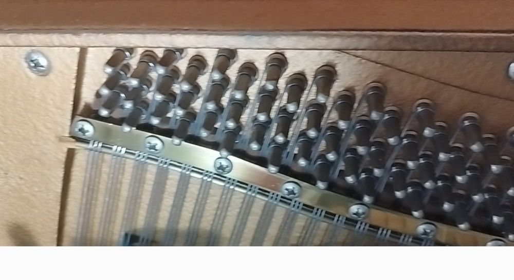 Piano vertical Grotian steinweg