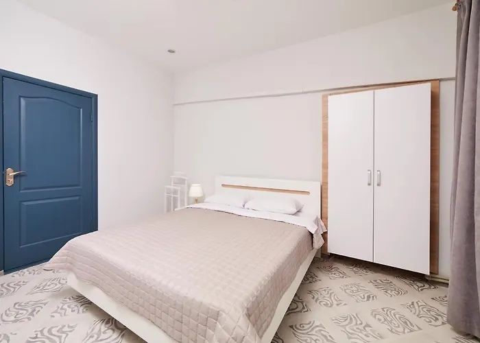 Хостел PERRON м. Південний вокзал, койко-місця та окремі кімнати люкс