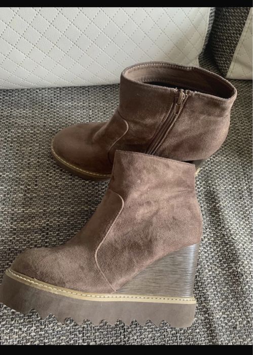 Botki Na koturnie Monnari  Nowe rozm. 39