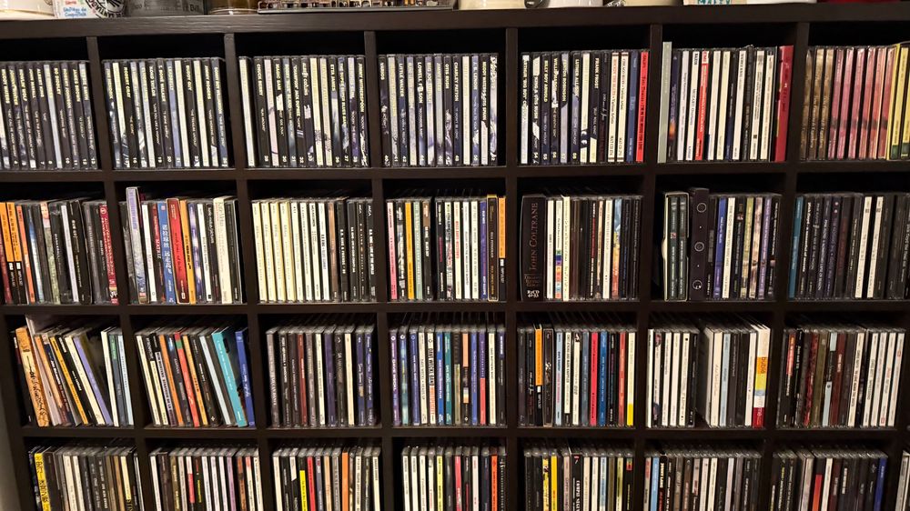 Coleção de Cd’s com móvel