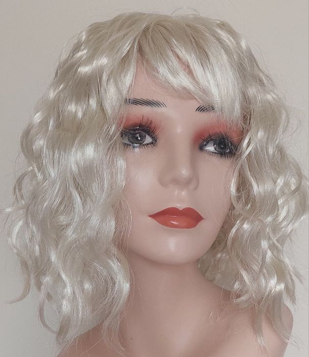 Krótka peruka cosplay anime