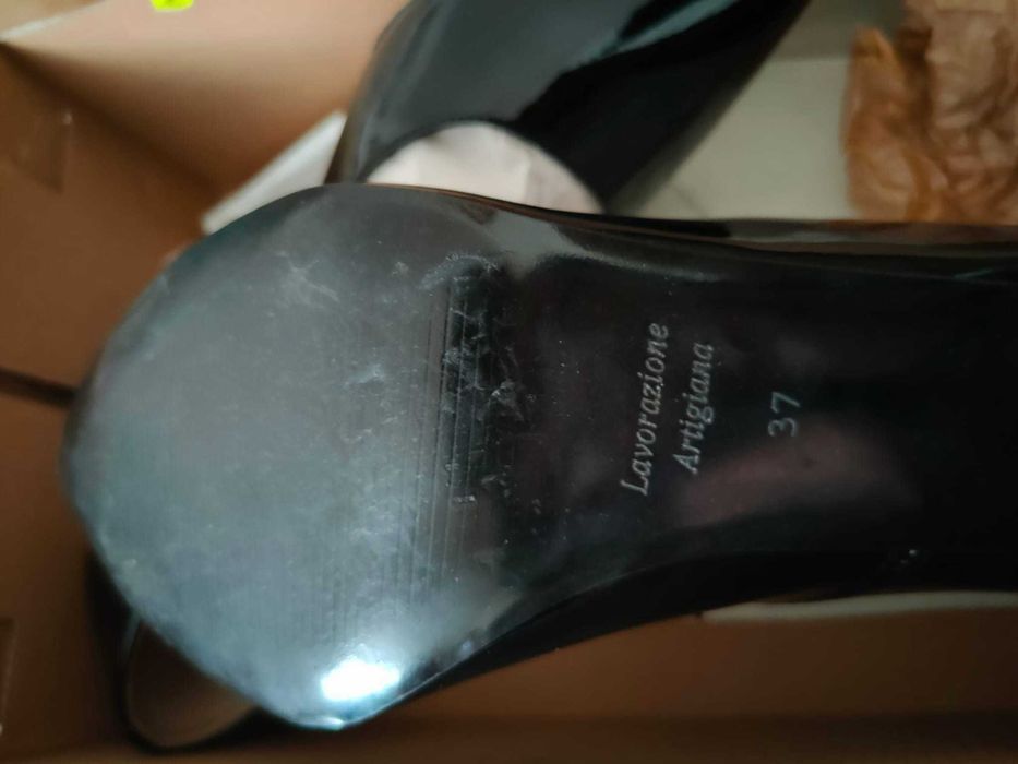 Czarne lakierkowe szpilki rozmiar 37