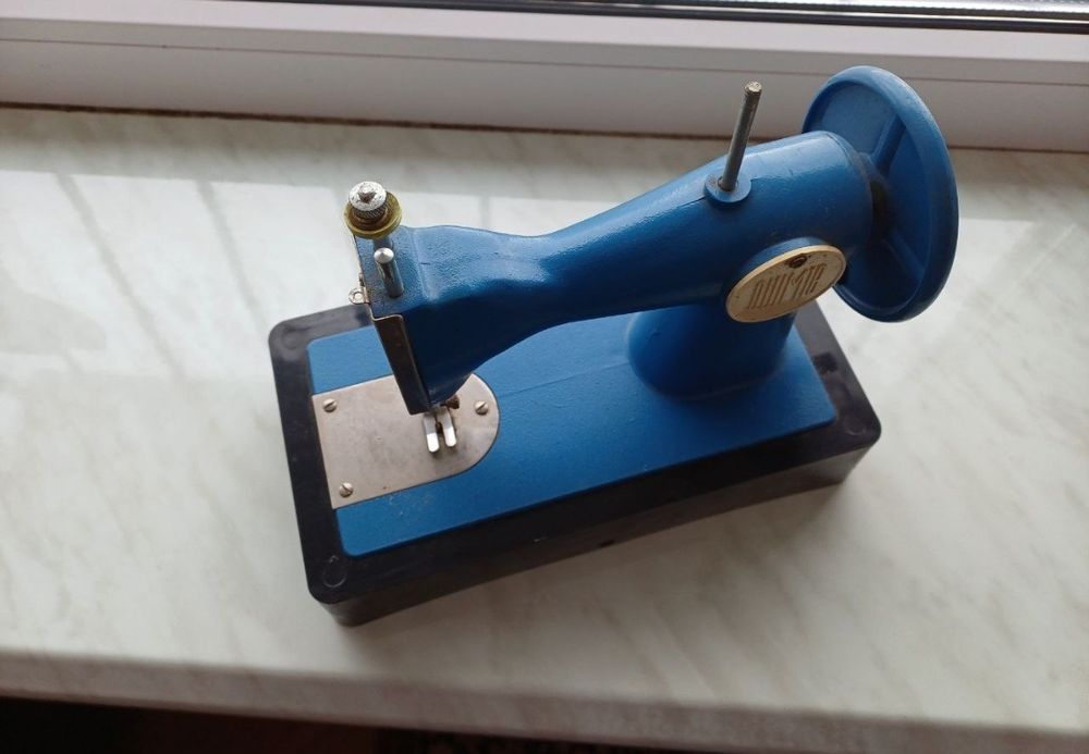 дитяча швейна машинка ДШМ1В