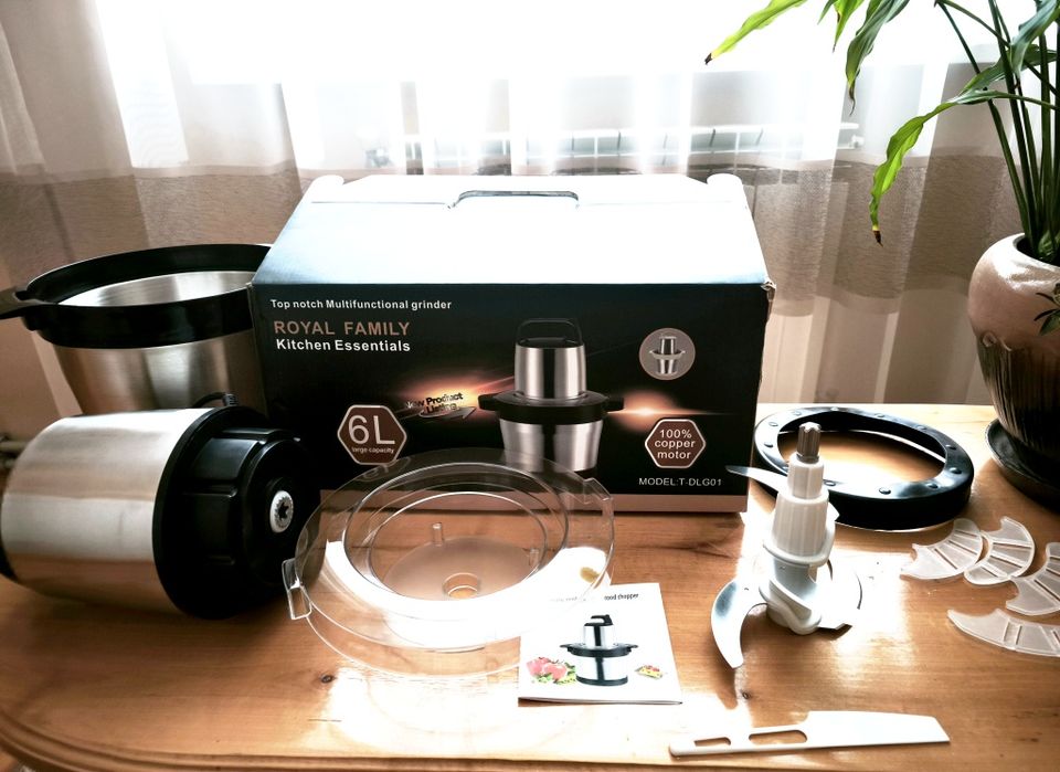 Потужний кухонний комбайн на 6 літрів  T-DLG 01 ROYAL FAMILY 2000W