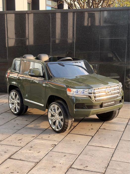 Дитячий електромобіль Toyota Land Cruiser 200