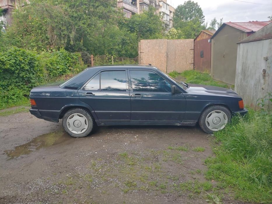 Автомобіль Mersedes 190