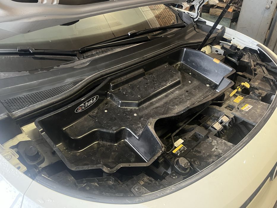 Додатковий багажник під капот wv id4