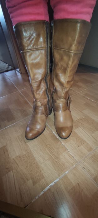 Продам кожаные женские сапоги