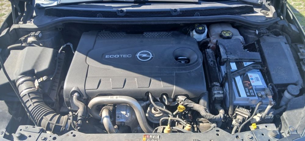 Opel astra J Sports tourer 2.0 biturbo 2014r