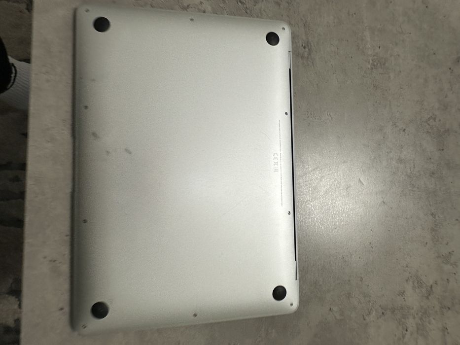 MacBook Air M1 2020 (A2337) — на запчастини / не вмикається