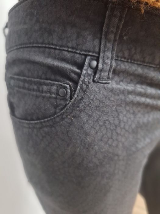 Spodnie materiałowe, wzór zwierzęcy, prosta nogawka, szare 38