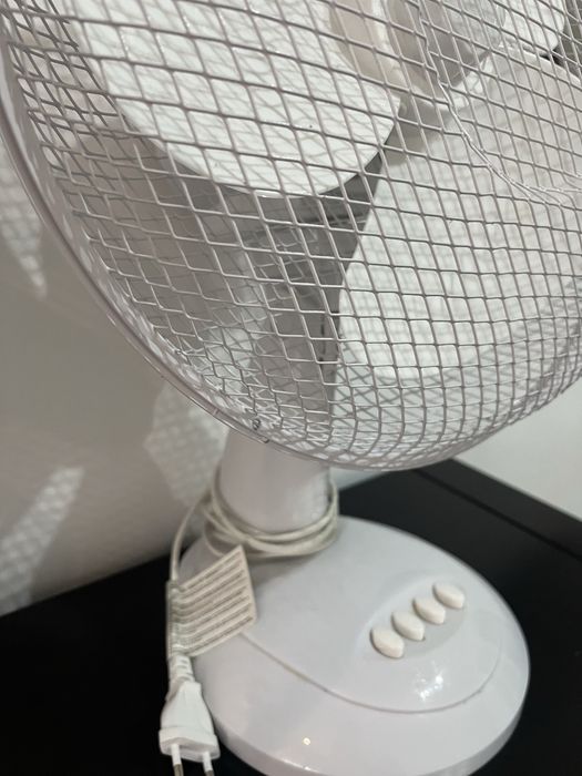 Ventoinha branca, em bom estado