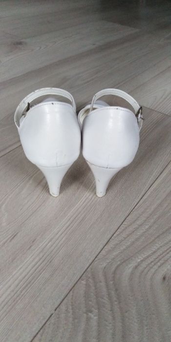 Buty ślubne białe