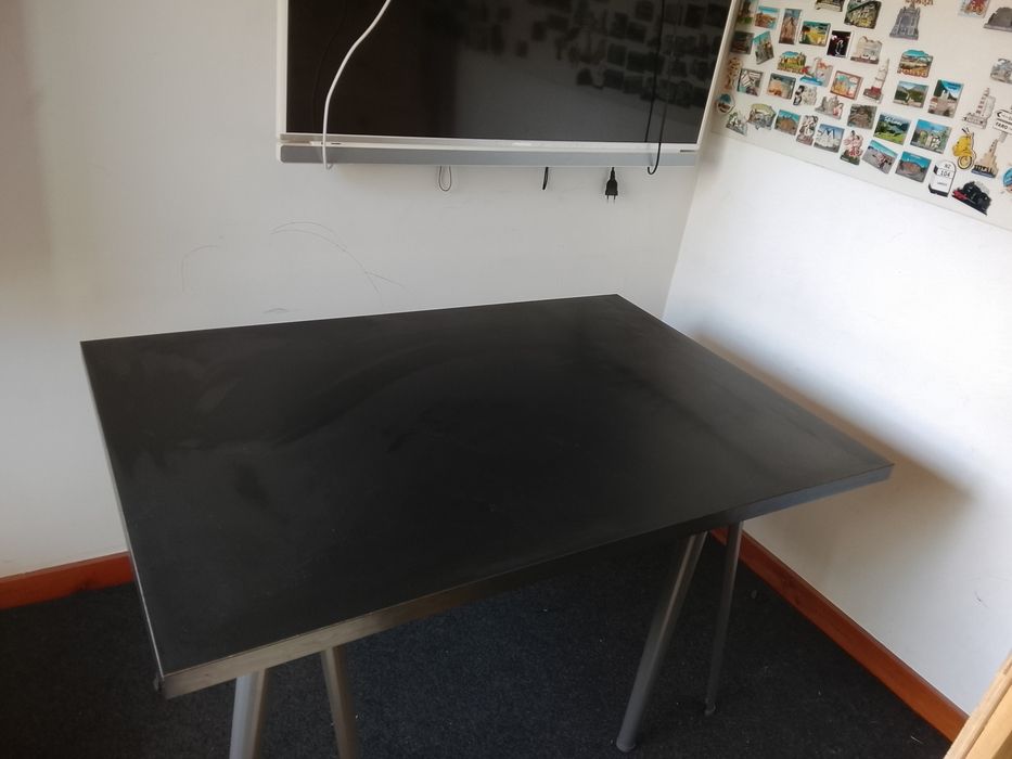 Mesa gaming preta