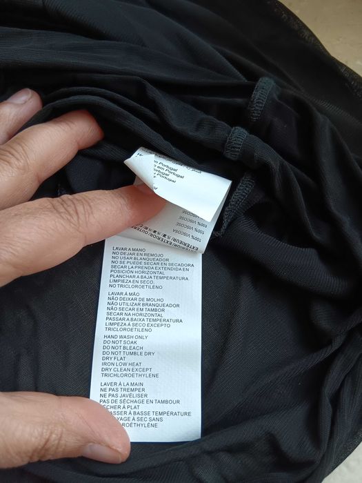Camisola preta com desenhos