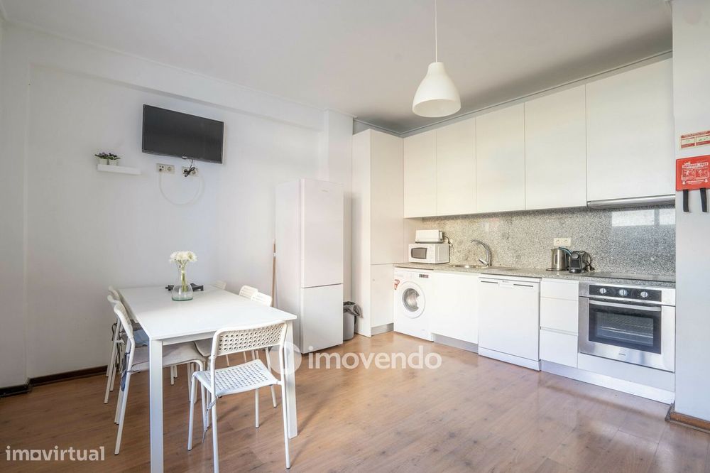 Apartamento T4, com varanda e terraço, em Paranhos, no Porto