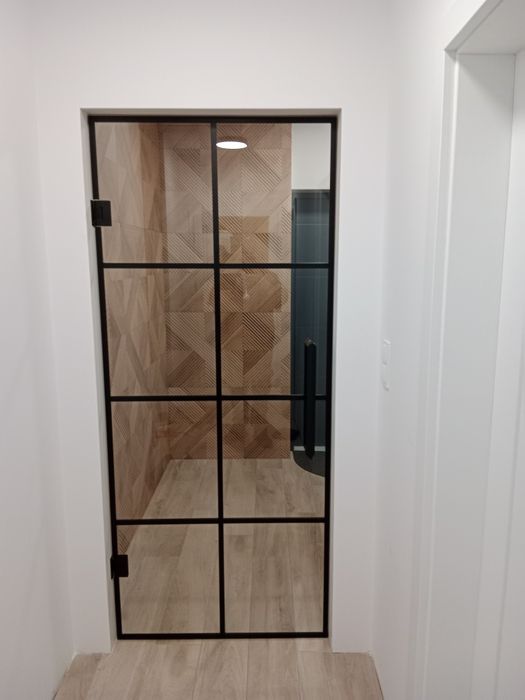 szklarz usługi szklarskie- panele szklane,lustra, kabiny prysznicowe