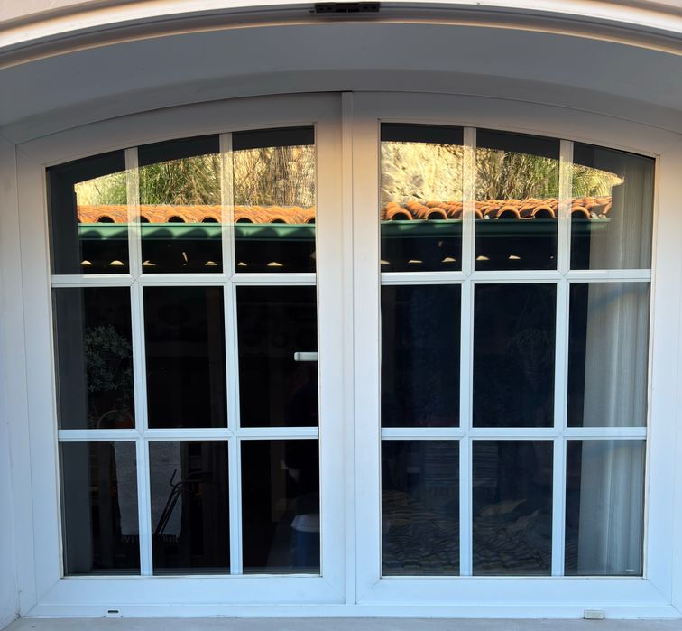 Vendo sacadas, portas e sofás. Tudo individual