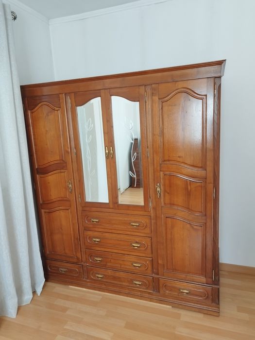 Roupeiro madeira maciça