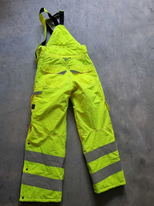 Macacão farda "mascot Safe" como novo