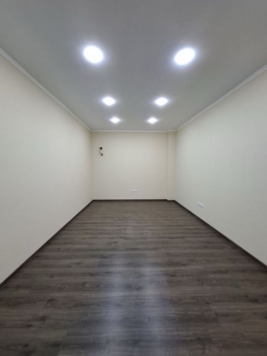 Продам коммерческое помещение. 135 м.кв. Центр Чкалова. Два входа