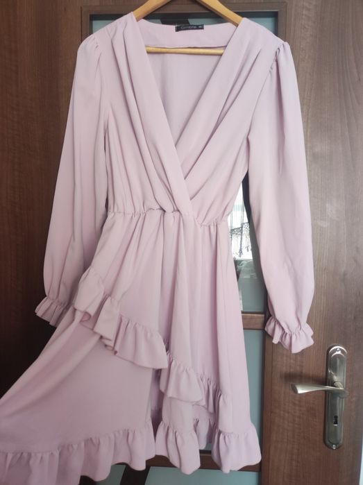 Elegancka sukienka damska z falbanką Ombre L 40