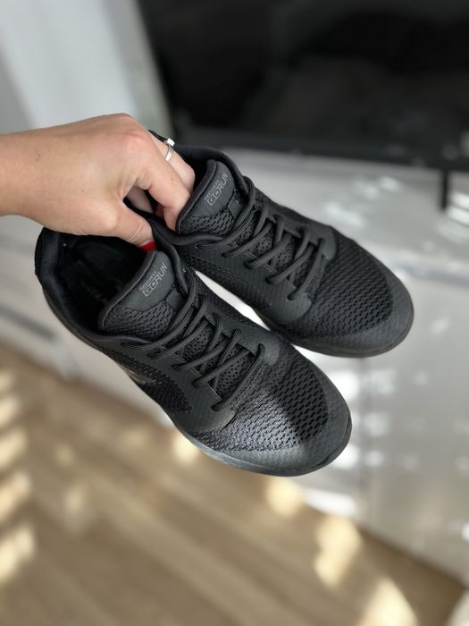 Кросівки бігові кросівки для спорту кросівки skechers