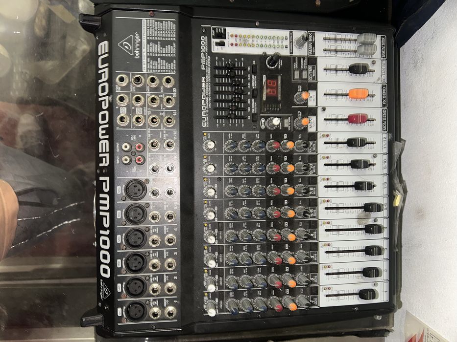 Mesa de som amplificada