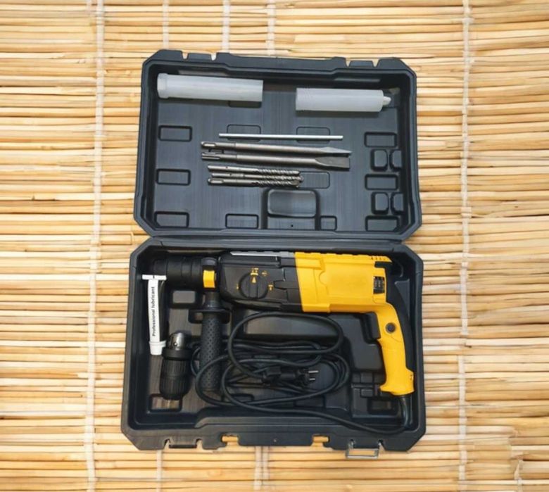 Професійний якісний перфоратор потужність 900 вт