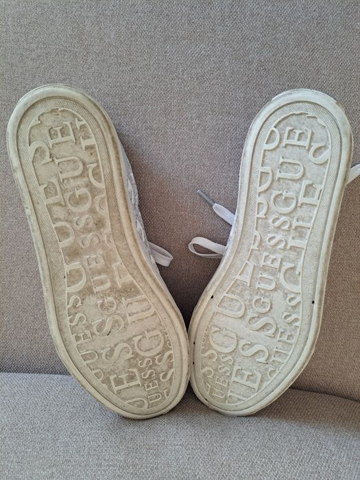 Tenis Guess com pouco uso